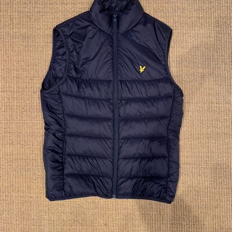 Som ny Lyle & Scott boblevest i Nylon