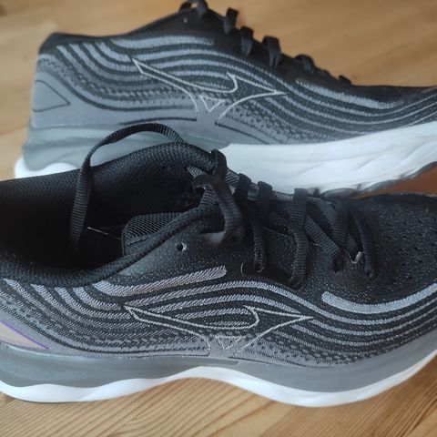 Mizuno wave Skyrise 4.   str 40.