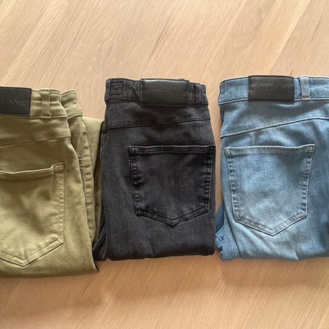 Fitjeans contour sort, khaki og bleach blue