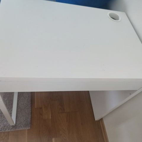 Skrivebord fra ikea