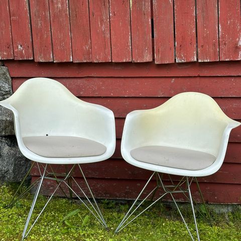 VITRA Eames Dar Armchair selges