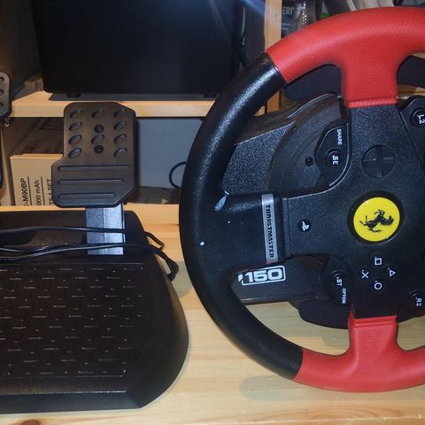 Thrustmaster T150 Ferrari edition ratt og pedal til PS3, PS4