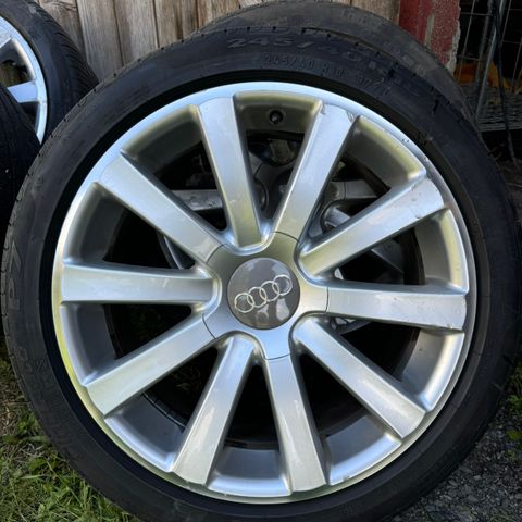 Audi felger med dekk 245/40R18