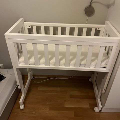 Svært pent brukt Troll bedside crib