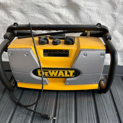 DEWALT RADIO