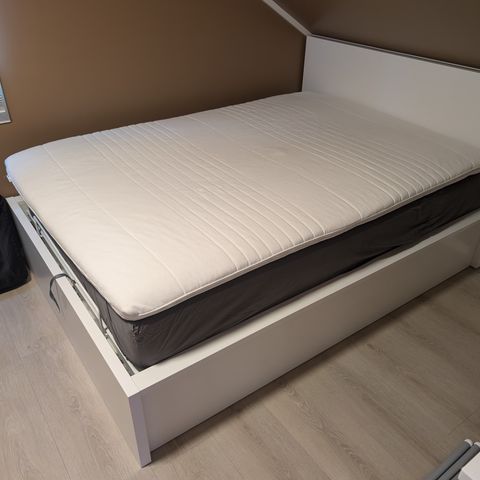 IKEA Malm seng med oppbevaring 140*200