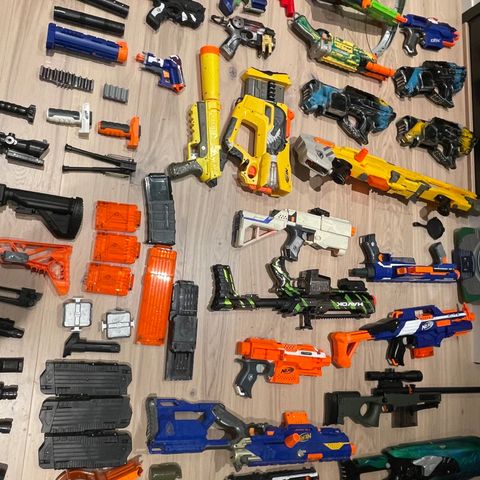 Sykt mye Nerfgun pistoler og utstyr