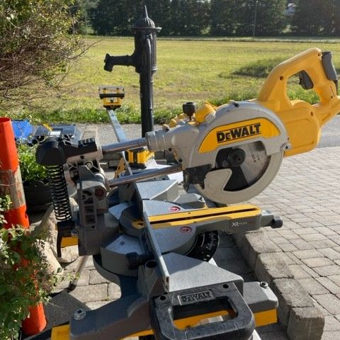 DEWALT DCS777 54V KAPP OG GJÆRE SAG MED 9AP BATTERI+DET STORE SAG BORDET