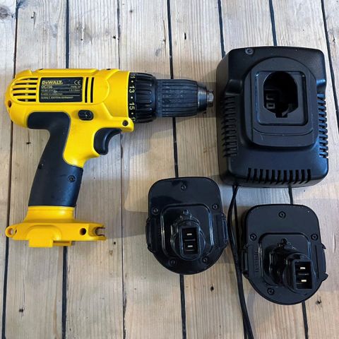 Dewalt DC756 drill 12V ink 2 stk batteri (2Ah) + lader + koffert