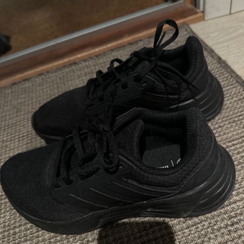 Adidas sko strl 39