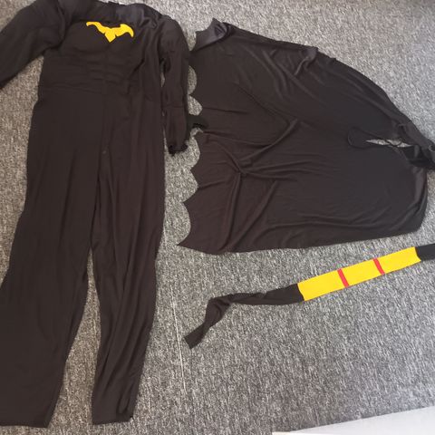 Pent brukt batman kostyme selges for rimelig pris!