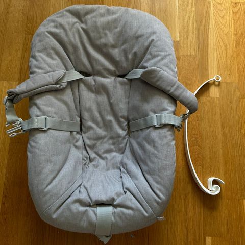 Stokke Tripp Trapp newborn set/nyfødt del med stang til leke *reservert*