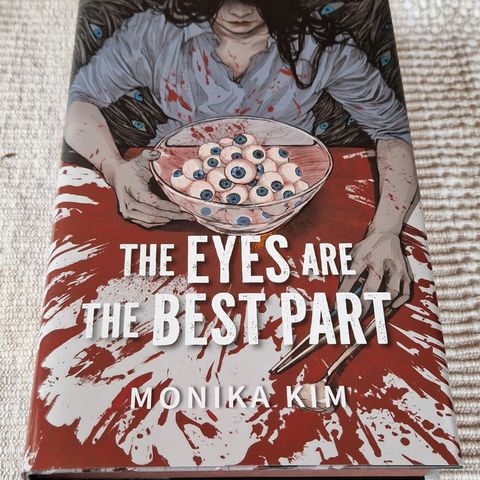 The Eyes Are The Best Part av Monika Kim, Evernight utgave