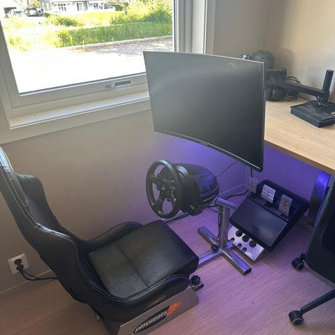 Playseat + Thrustmaster t300 RS GT