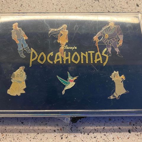 Vintage Disney 1990,  Pocahontas pins  i orginal boks