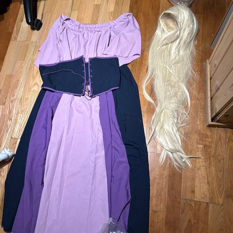 Closet cosplay rapunzel