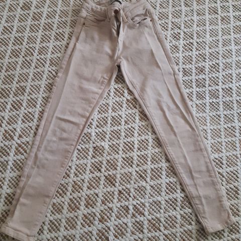 Zara jeans bukse selges 100kr