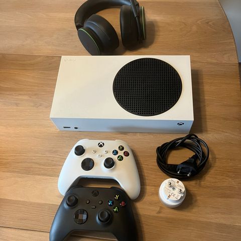 Xbox series S, 2 kontrollere + headset