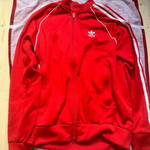 Rød Adidas Tracksuit/Sett