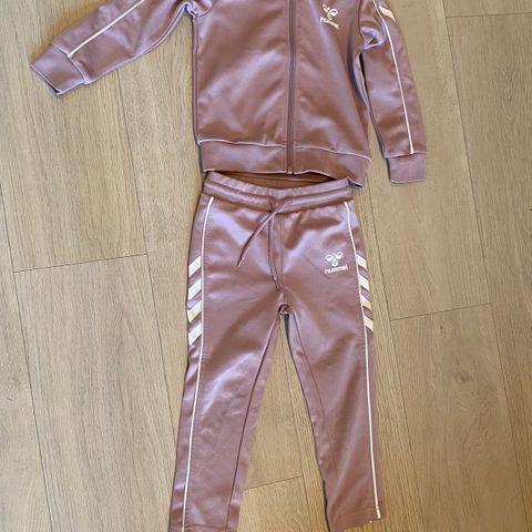 Hummel tracksuit str 104