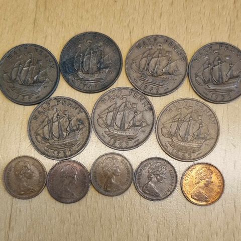 Lot med 12 stk 1/2 penny/new penny England 1939-1975