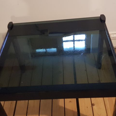 Ekornes glassbord 70 ×70 cm bredt, 51 cm høyr