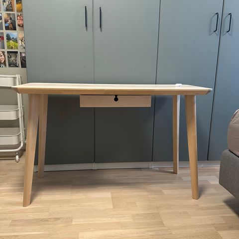 LISABO pult fra IKEA RESERVERT til 8/8