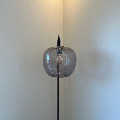 Bolia Lampe med marmor steinbein