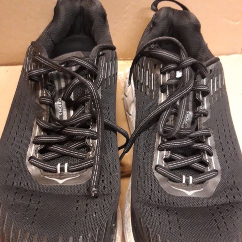 Hoka clifton  wide str 41  2/3 .  Kr 750. Frakt 73