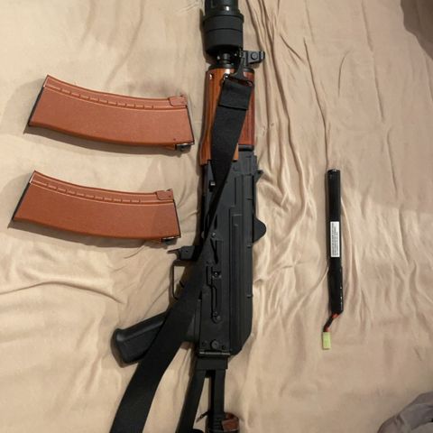 Cyma AKS-74U Tre og Metall