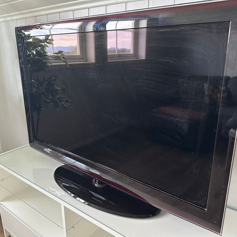 46 ‘’ Samsung TV tilsals