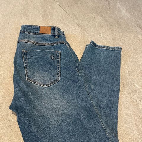 Jeans str 28