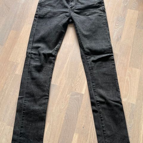 Pent brukt Levis jeans 519 str 30/34 selges