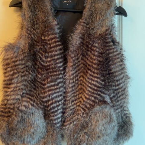 Pen Fluffy vest for dame i størrelse Small