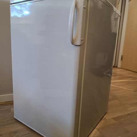 Praktisk Kjøleskap med Fryserom fra Ikea - Lagan TT150-4S
