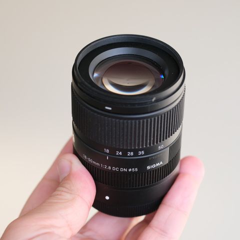 Sigma 18-50mm f2.8 objektiv til Fujifilm X