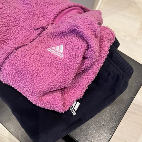 Adidas jakke og bukse i tykt stoff 🌸