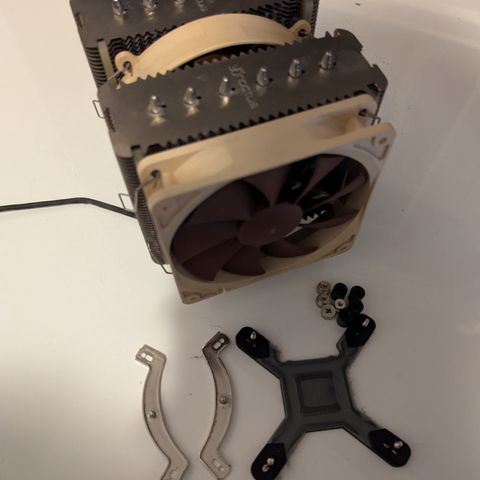 Noctua NH-D14 + LGA1366 mounting kit