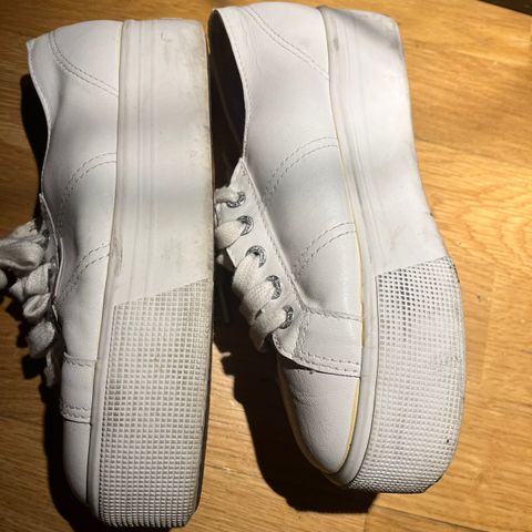 Superga platform i hvitt skinn