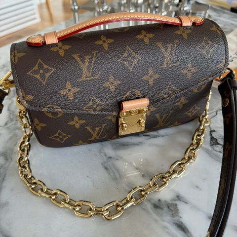 Louis Vuitton Pochette Metis East West