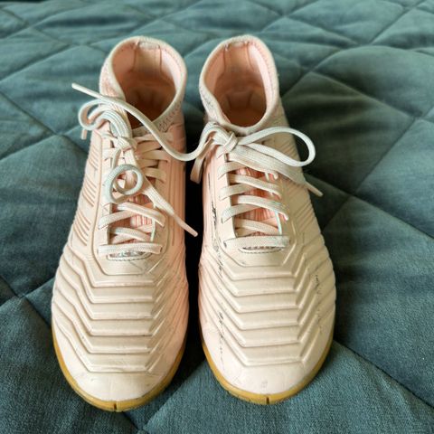 Adidas Fotballsko str 33/18,3