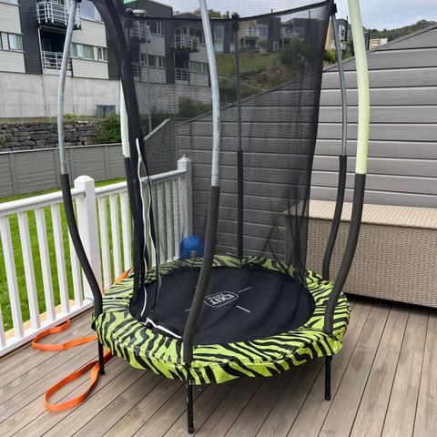 Liten trampoline for barn