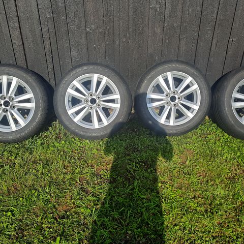 Dekk , sjul R17 5x114,3 215/60