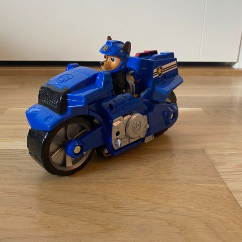 Brannbil og Paw Patrol leker