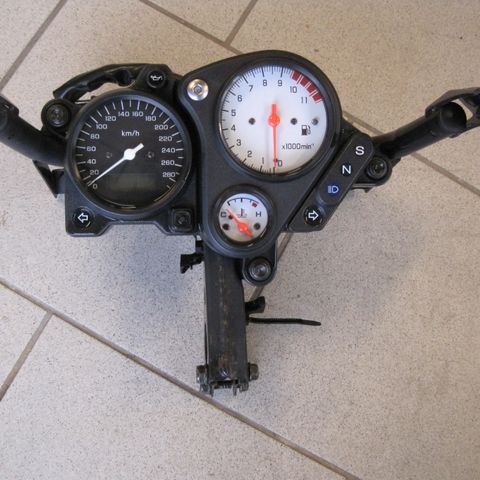 Honda vtr 1000 f  deler