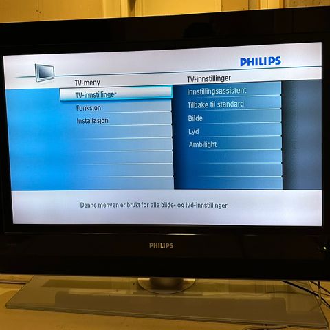 37 tommer Philips tv med ambilight(bakbelysning) glassfot og fjernkontroll