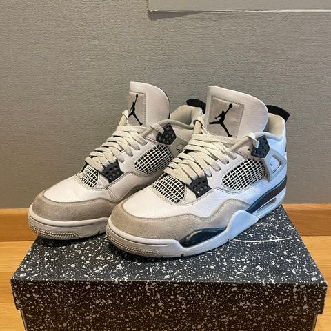 Jordan 4 Military Black Størrelse 43