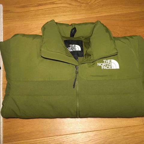 Ny og ubrukt The North Face Nupste dunjakke