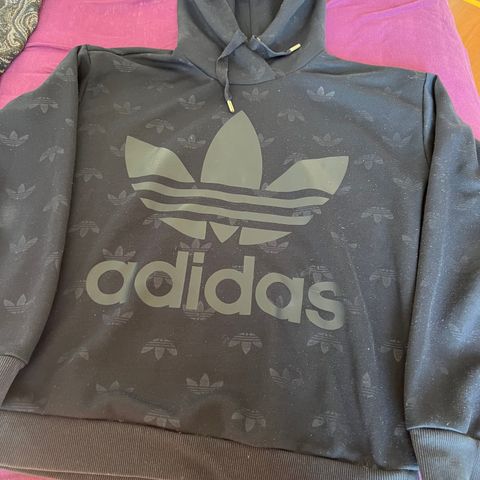 Adidas hettegenser