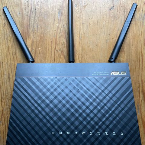 Asus RT-AC68U Dual band 802 11AC Gigabit router